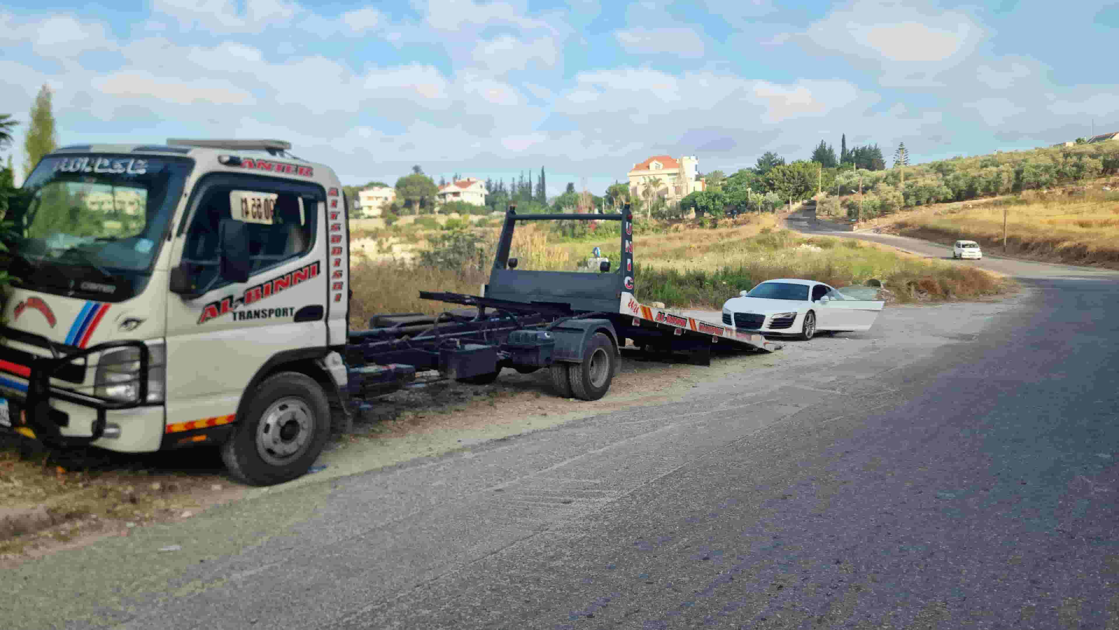 بلاطة لنقل السيارات 